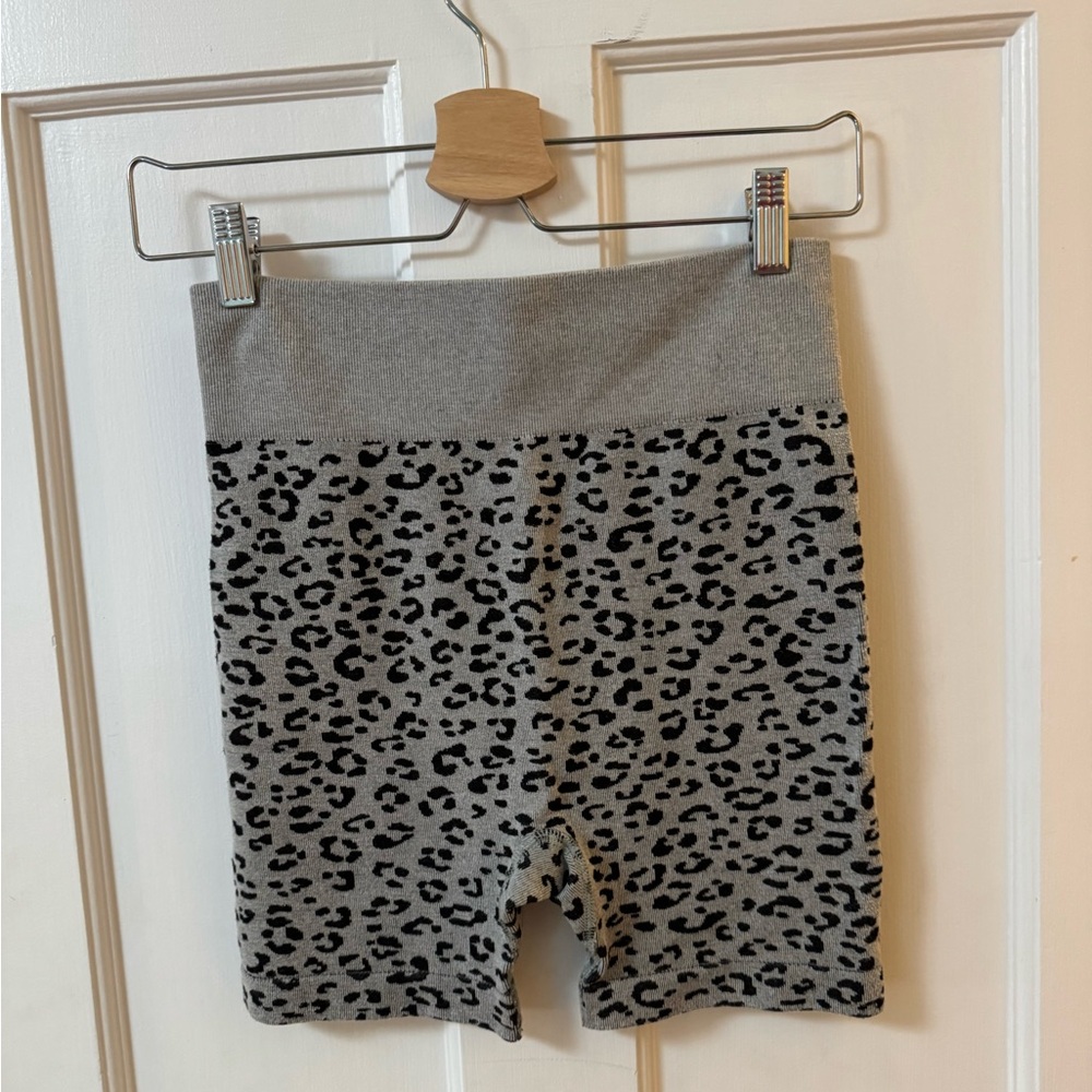 LOFT Women’s Leopard Print Gray Biker Shorts - Picture 2 of 2